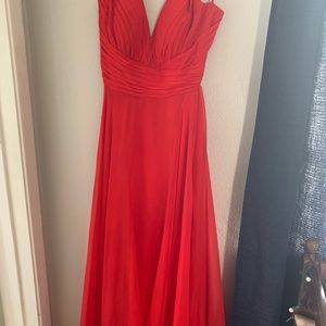La Femme red gown, like new. It can fit size 6 - 10. Up 5.6’ foot height